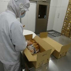 道の駅あぐり窪川自社加工工場　具だくさん豚まん製造の様子